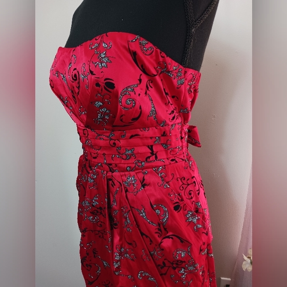 Red Satin W/ Blk & silver Velvet/ Sparkle Design, Strapless w pockets Zipper 9 - Picture 3 of 8